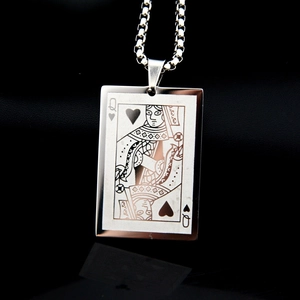 Collana hip hop in acciaio al titanio con ciondolo a forma di carta da gioco regina di picche
