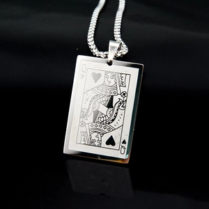 Collana con ciondolo carta da poker Regina di Cuori in acciaio al titanio per uomo e donna stile hip-hop