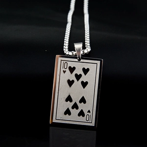Collana hip hop in acciaio al titanio con ciondolo a forma di carta da gioco Dieci di Cuori