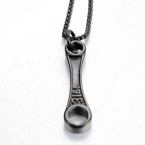 Collana con ciondolo a chiave inglese in acciaio al titanio, stile hip hop nero