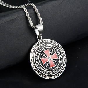 Collier hip-hop en acier titane avec pendentif croix rond, incrustation rouge et cristal