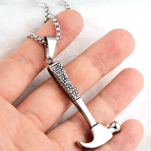 Collier hip-hop en acier titane avec pendentif marteau sur chaîne à billes pour homme et femme