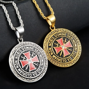 Collier hip hop en acier titane avec pendentifs croix ronds en or et argent et gravure en latin