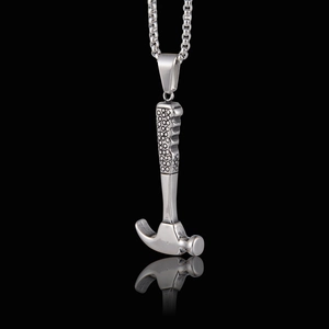Collier avec pendentif marteau en acier titane, style hip-hop avec poignée texturée