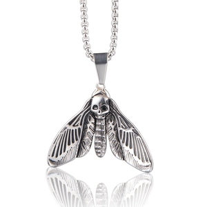Collier gothique en acier inoxydable argenté avec pendentif papillon de nuit et crâne