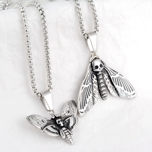 Collier hip-hop avec pendentif papillon crâne en acier titane et chaîne à perles