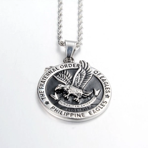 Collier avec pendentif rond Philippine Eagles en acier inoxydable et chaîne torsadée
