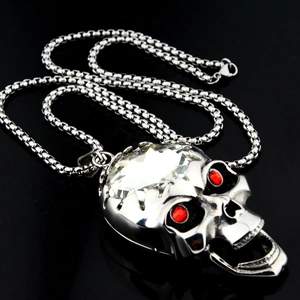 Collier avec pendentif crâne en acier inoxydable, grande gemme claire et yeux en cristal rouge