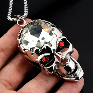 Collier avec pendentif crâne hip-hop, grand cristal et yeux en strass rouges
