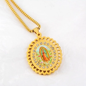 Collana Hip Hop in Acciaio al Titanio Con Ciondolo Vergine di Guadalupe Medaglia Rotonda Religiosa Con Strass Gioielli per Uomo Donna