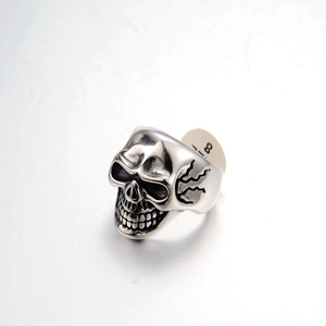 Vintage stainless steel skull ring with lightning engraving for rock and hip hop style