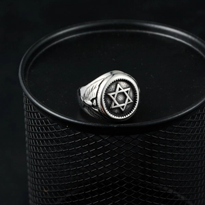 Bague vintage en acier inoxydable avec étoile de David et motifs d'ailes gravés en argent