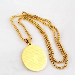 Collier en acier titane doré avec pendentif rond, prière Padre Nuestro et croix