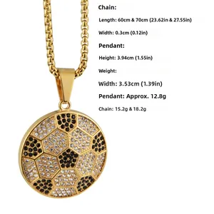 Vista detallada del collar con colgante de fútbol dorado con dimensiones y el peso
