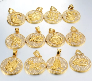 Détails de douze pendentifs du zodiaque dorés sertis de zircons cubiques