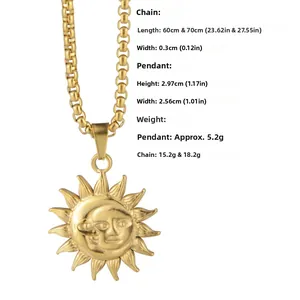 Vue détaillée du pendentif soleil et lune sur chaîne dorée avec dimensions