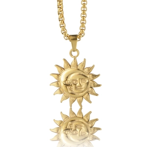 Collier Pendentif Soleil et Lune Hip Hop en Acier au Titane Plaqué Or Vintage Visage Céleste Chaîne pour Hommes Femmes Bijoux Punk