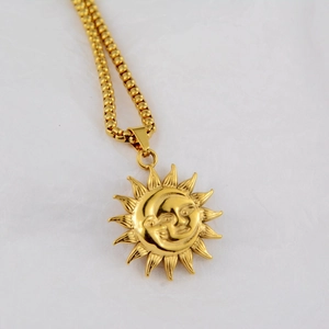 Collier hip hop avec pendentif soleil et lune dorés en acier inoxydable et chaîne à billes