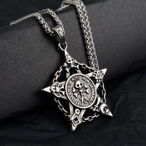 Collier hip-hop crâne pentagramme en acier titane avec gravure latine mystérieuse