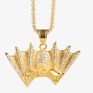 Collier pendentif chauve-souris hip hop dorée serti de cristaux de zircon blanc