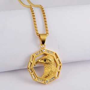 Collier hip hop avec pendentif aigle octogonal doré et pierre précieuse verte