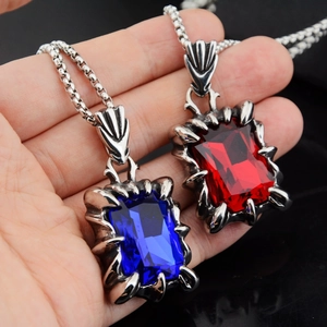 Collier hip hop griffes de dragon avec pendentifs rectangulaires en gemme rouge et bleu