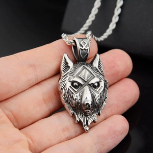 Collier pendentif tête de loup Viking rétro en acier inoxydable avec détails de runes