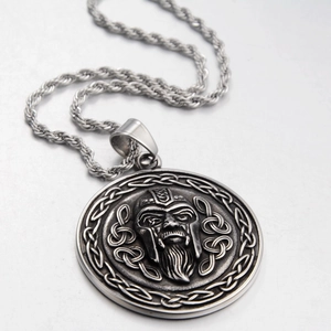 Collier médaillon guerrier viking vintage en acier inoxydable avec nœuds celtiques