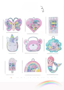 Dettaglio dei kit di perline per gioielli fai da te per bambini in vari astucci