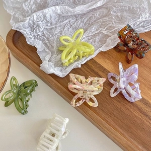 Elegant butterfly hair claws in acetate material with various trendy marble colors