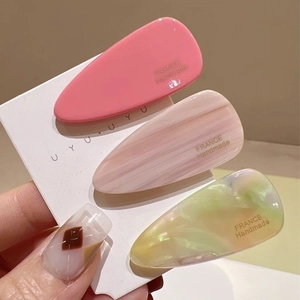 Lot de trois barrettes à cheveux faites main en acétate avec marbrures roses et vertes