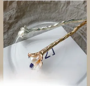 Close-up of vintage flower hair pins with pearls in gold and silver finish
