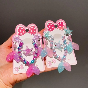 Schmuckset für Kinder mit Fischschwanz-Anhängern und Perlenarmbändern