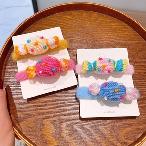Set di quattro elastici per capelli fatti a mano a maglia a forma di caramella in colori arcobaleno