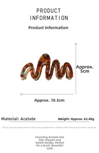 Vue détaillée d'une pince à cheveux ondulée en acétate avec motif ambré et dimensions
