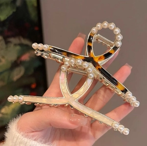 Elegant gold alloy hair claw with artificial pearls and leopard acetate tortoiseshell pattern