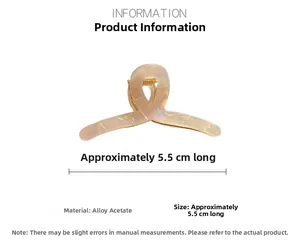 Vue détaillée de la pince à cheveux en acétate champagne avec dimensions 5,5 cm