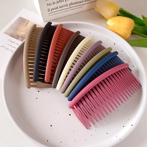 Peigne à Cheveux Mat en Plastique Style Coréen pour Femmes Filles Peigne Courbé Géométrique Simple Accessoire de Coiffure pour Fixer les Cheveux
