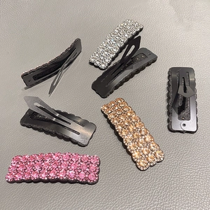 Detail von Strass-Haarspangen in Silber, Champagner und Rosa mit Metall-Entenschnabelclip
