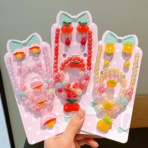 Kinderschmuck Set mit bunten Acryl Fruchtanhängern und Perlen Halskette Armband Set