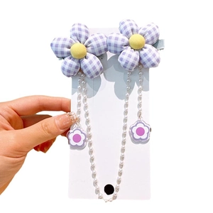 Blumige Haarklammern mit Perlenquasten und lila Karomuster-Blumendesign für Mädchen