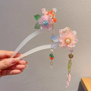 Traditional Chinese floral hairpins with tassels and pearls for girls' Hanfu outfits