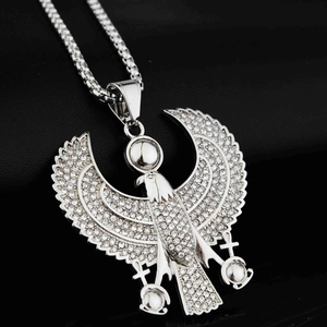 Collier pendentif faucon Horus argenté serti de strass sur fond de cuir noir texturé