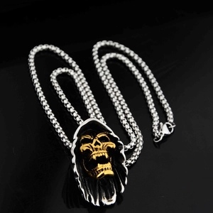 Collier pendentif crâne à capuche punk gothique en acier inoxydable bicolore