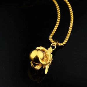 Collier hip hop griffe de dragon dorée avec pendentif sphère sur chaîne à billes