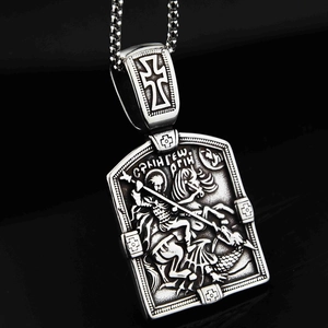 Collier Pendentif Chevalier Saint Georges Terrassant le Dragon en Acier Titane Vintage Bijoux Religieux Croix Hip Hop