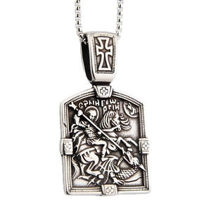 Collier avec pendentif Saint Georges terrasseur de dragon en acier titane poli