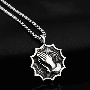Retro Titanium Steel Praying Hands Round Pendant Necklace For Unisex Hip Hop Box Chain Religious Emblems Jewelry Gift