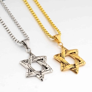 Collier hip hop avec pendentif hexagramme rayé en or et argent sur chaîne maille