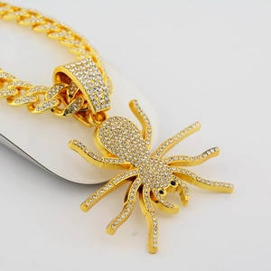 Collier pendentif araignée hip hop avec diamants blancs sur grosse chaîne cubaine or
